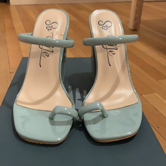 Baby blue heels - Picture 2 of 4